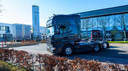 20260329-Tom-Holding-00230